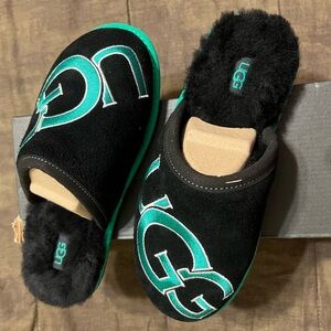 UGG Black and Teal Scuff Logo II Slippers